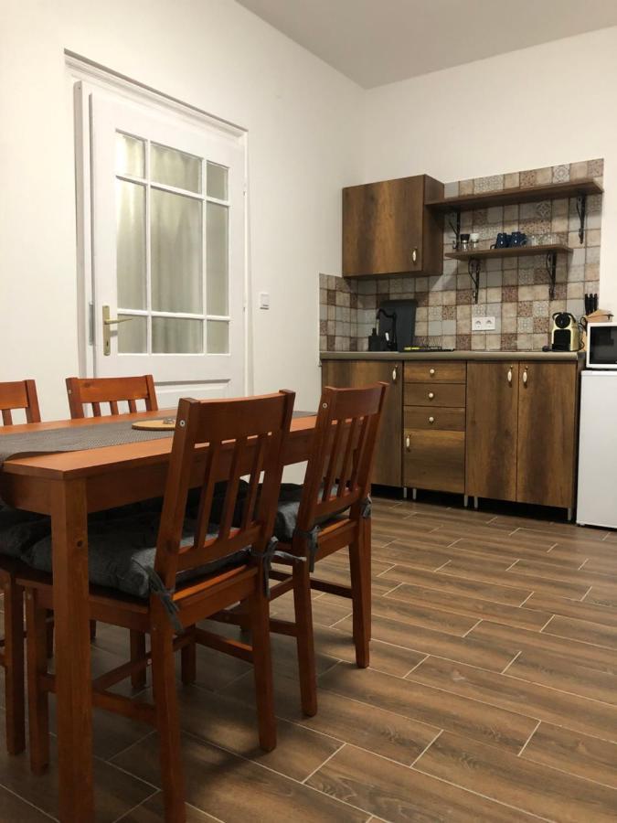 Mormota Vendeghaz Apartment Mezokovesd Bagian luar foto