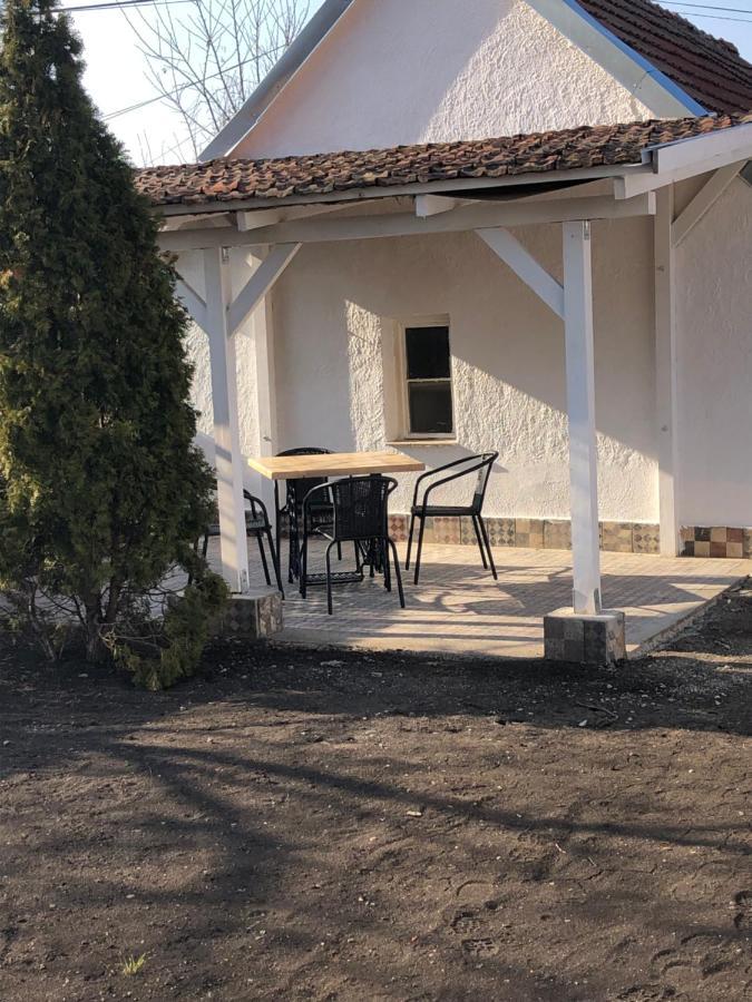 Mormota Vendeghaz Apartment Mezokovesd Bagian luar foto